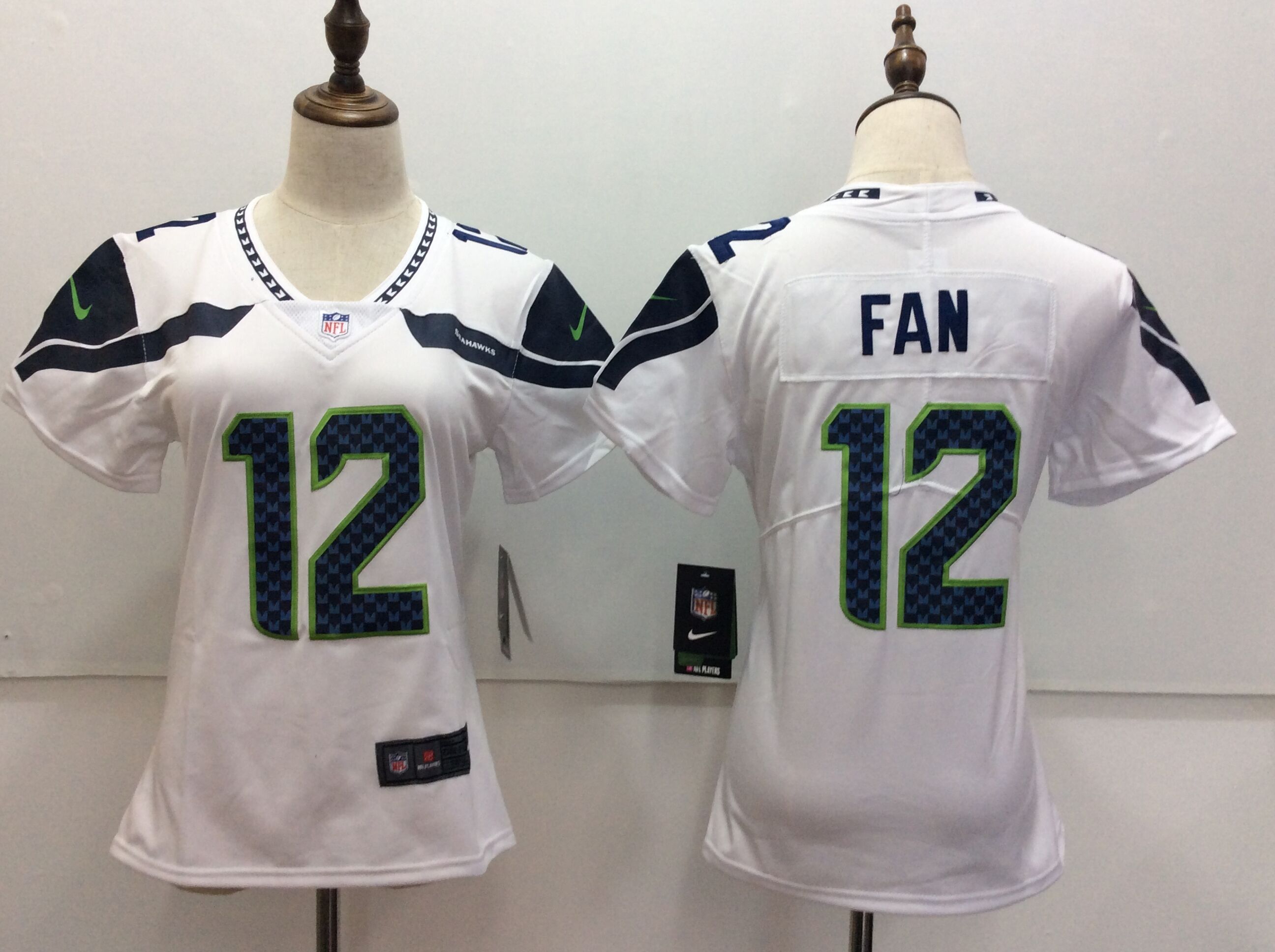 Women's Nike Seattle Seahawks #12 Fan White Vapor Untouchable Limited Stitched NFL Jersey - Click Image to Close