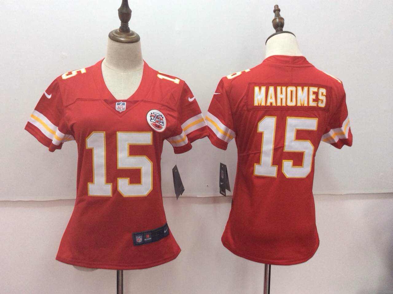 Women's Nike Kansas City Chiefs #15 Patrick Mahomes Red Vapor Untouchable Player Limited Stitched NFL Jersey